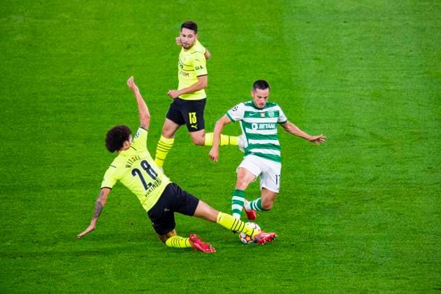 28 09 2021 Football, 2021 2022, UEFA UEFA Champions League, Matchday 2, Borussia Dortmund Sporting Lisbon L R Axel Witsel Dortmund , Raphael Guerreiro Dortmund , Pablo Sarabia Lisbon Dortmund Nordrhein Westfalen Germany Signal Iduna Park