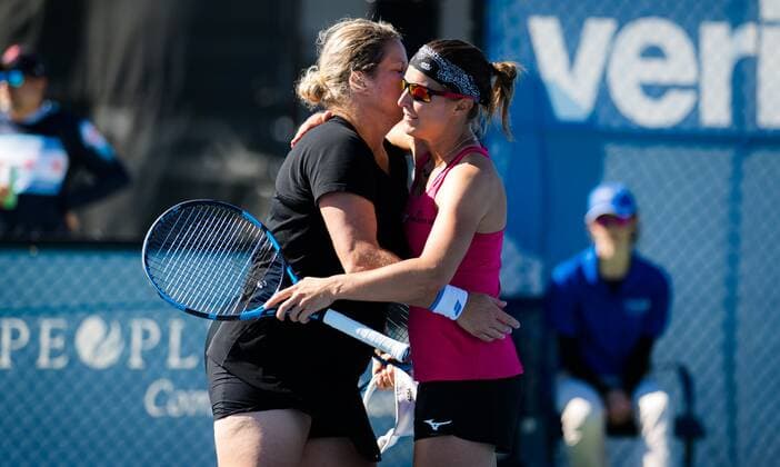 CHICAGO, UNITED STATES, SEPTEMBER 27: Kim Clijsters of Belgium in action during the first round of doubles with partner Kirsten Flipkens of Belgium the 2021 Chicago Fall Tennis Classic WTA, Tennis Damen 500 tennis tournament Chicago Fall Tennis Classic Day 1 28 09 2021 PhotoNews Panoramic 