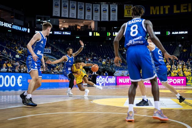 Basketball Berlin 28 09 2021 Season 2021 2022 1 Bundesliga easyCredit BBL Alba Berlin Skyliners Frankfurt Maodo Lo Alba Berlin, No 00 Donovan Donaldson Frankfurt, No 02