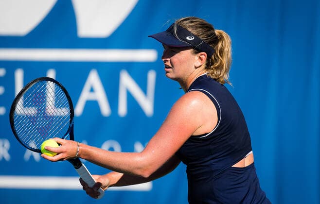 September 28, 2021, CHICAGO, UNITED STATES: CoCo Vandeweghe of the United States in action during the first round of the 2021 Chicago Fall Tennis Classic WTA, Tennis Damen 500 tennis tournament against Magda Linette of Poland CHICAGO UNITED STATES - ZUMAa181 20210928_zaa_a181_022 Copyright: xRobxPrangex