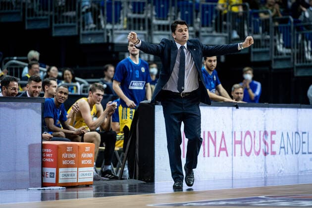 Basketball Berlin 28 09 2021 season 2021 2022 1 Bundesliga easyCredit BBL Alba Berlin Skyliners Frankfurt Israel Gonzalez Alba Berlin, coach