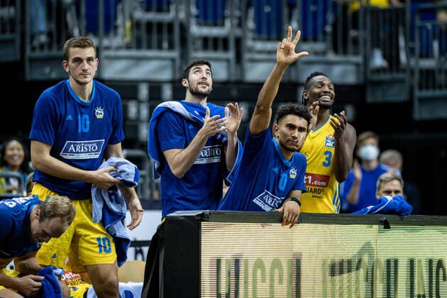 Basketball Berlin 28 09 2021 Season 2021 2022 1 Bundesliga easyCredit BBL Alba Berlin Skyliners Frankfurt Cheers Alba Maodo Lo Alba Berlin, No 00 Tim Schneider Alba Berlin, No 10 li Javel Zoosman Alba Berlin, No 50 Jaleen Smith Alba Berlin, No 03 re