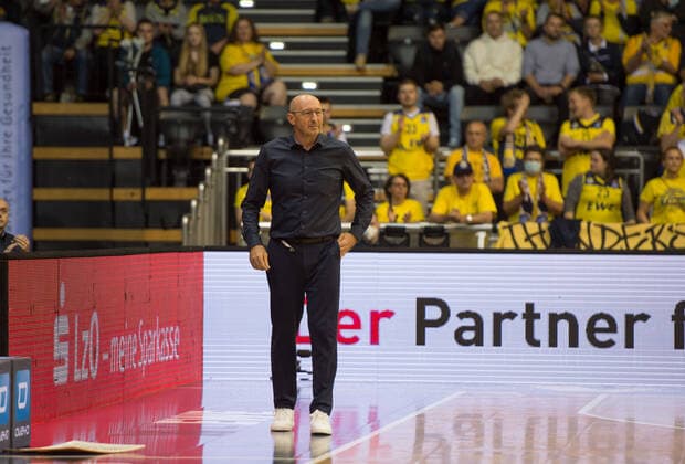 GER, Basketball, EWE Baskets Oldenburg vs Hakro Merlins Crailsheim 25 09 2021, EWE Arena, Oldenburg, GER, easy Credit BBL, EWE Baskets Oldenburg vs Hakro Merlins Crailsheim, in picture Mladen DRIJENCIC EWE Baskets Oldenburg Head Coach Trainer nordphotoxRojahn nph00310