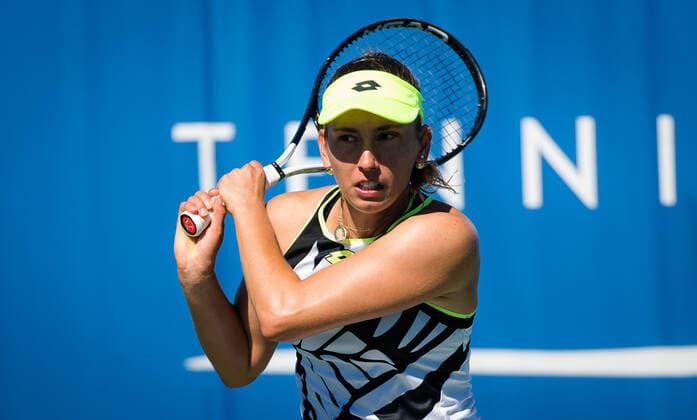 September 28, 2021, CHICAGO, UNITED STATES: Elise Mertens of Belgium in action during the first round of the 2021 Chicago Fall Tennis Classic WTA, Tennis Damen 500 tennis tournament against Dayana Yastremska of Ukraine CHICAGO UNITED STATES - ZUMAa181 20210928_zaa_a181_062 Copyright: xRobxPrangex