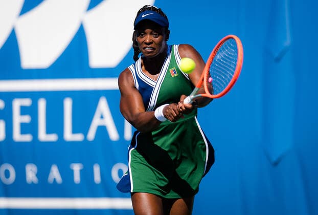 September 28, 2021, CHICAGO, UNITED STATES: Sloane Stephens of the United States in action during the first round of the 2021 Chicago Fall Tennis Classic WTA, Tennis Damen 500 tennis tournament against Tamara Zidansek of Slovenia CHICAGO UNITED STATES - ZUMAa181 20210928_zaa_a181_161 Copyright: xRobxPrangex