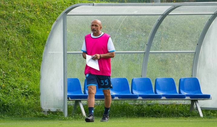 6661678 29.09.2021 Napoli?s head coach Luciano Spalletti attends a training session ahead of the Europa League soccer match against Spartak Moscow, at SSC Napoli Konami Training Center, Italy. Alexander Vilf Sputnik Italy Soccer Europa League Napoli Training  37de95481289eb8a
