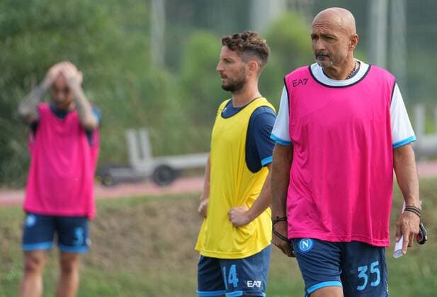 6661685 29.09.2021 Napoli?s head coach Luciano Spalletti attends a training session ahead of the Europa League soccer match against Spartak Moscow, at SSC Napoli Konami Training Center, Italy. Alexander Vilf Sputnik Italy Soccer Europa League Napoli Training  53c85185f2deb2b1