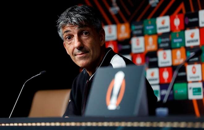 Sport Bilder des Tages Real Sociedad s head coach Imanol Alguacil attends a press conference, PK, Pressekonferenz held on the eve of their UEFA Europa League match against Monaco, in San Sebastian, Spain, 29 September 2021. Press conference of Real Sociedad !ACHTUNG: NUR REDAKTIONELLE NUTZUNG!  Copyright: xJavierxEtxezarretax GRAFCAV9022 20210929-0f78adbf57d37f47276a196e0f79837f3ae0d5da