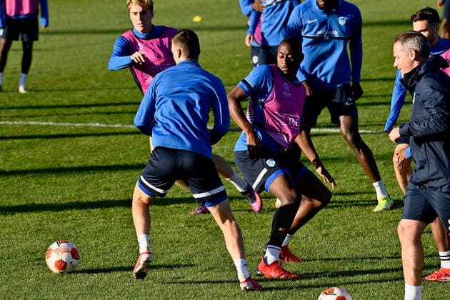 Genk s Bryan Heynen and Genk s Mujaid Sadick Aliu pictured during a training session of Belgian soccer team KRC Genk, Wednesday 29 September 2021, in Genk, ahead of tomorrow s Europa League game against Croatian team Dinamo Zagreb, on the second day (out of six) in Group H. JOHANxEYCKENS  x3103151x