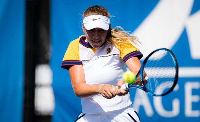 Mandatory Credit: Photo by Rob Prange Shutterstock (12471255aq) Amanda Anisimova of the United States in action during the first round of the 2021 Chicago Fall Tennis Classic WTA, Tennis Damen 500 tennis tournament Chicago Fall Tennis Classic 2021, Tennis, Chicago, USA - 29 Sep 2021 Chicago Fall Tennis Classic 2021, Tennis, Chicago, USA - 29 Sep 2021  Copyright: xRobxPrange Shutterstockx 12471255aq