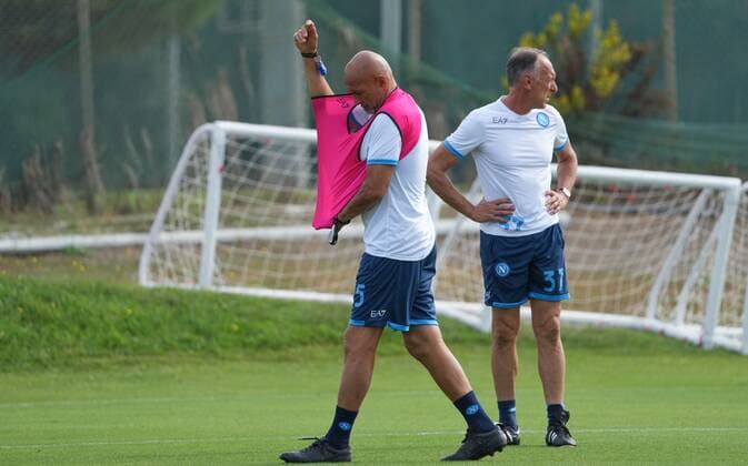 6661845 29.09.2021 Napoli?s head coach Luciano Spalletti attends a training session ahead of the Europa League soccer match against Spartak Moscow, at SSC Napoli Konami Training Center, Italy. Alexander Vilf Sputnik Italy Soccer Europa League Napoli Training  10b48c175be50145