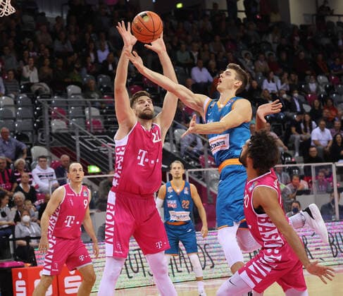 Kratzer TB Bonn 21 and Philipps Ratiopharm Ulm 10 , Telekom Baskets Bonn vs Ratiopharm Ulm, Basketball, 1 Easy Credit Bundesliga, 2 Matchday, 29 09 2021, Telekom Baskets Bonn vs Ratiopharm Ulm, Basketball, 1 Easy Credit Bundesliga, 2 Matchday, 29 09 2021, Photo EIBNER Joerg Niebergall Bonn Copyright: xJoergxNiebergall Eibner-Pressefox EP_JNL