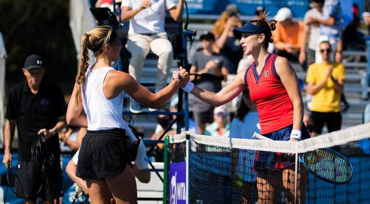 Mandatory Credit: Photo by Rob Prange Shutterstock (12471255ax) Belinda Bencic of Switzerland in action during the first round of the 2021 Chicago Fall Tennis Classic WTA, Tennis Damen 500 tennis tournament Chicago Fall Tennis Classic 2021, Tennis, Chicago, USA - 29 Sep 2021 Chicago Fall Tennis Classic 2021, Tennis, Chicago, USA - 29 Sep 2021  Copyright: xRobxPrange Shutterstockx 12471255ax