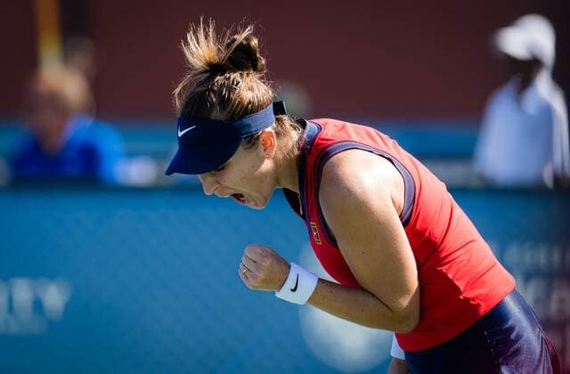 Mandatory Credit: Photo by Rob Prange Shutterstock (12471255be) Belinda Bencic of Switzerland in action during the first round of the 2021 Chicago Fall Tennis Classic WTA, Tennis Damen 500 tennis tournament Chicago Fall Tennis Classic 2021, Tennis, Chicago, USA - 29 Sep 2021 Chicago Fall Tennis Classic 2021, Tennis, Chicago, USA - 29 Sep 2021  Copyright: xRobxPrange Shutterstockx 12471255be