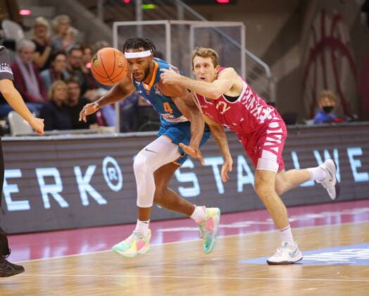 Skyler Bowlin Telekom Baskets Bonn vs Jaron Blossomgame ratiopharm Ulm easyCredit BBL 1 Bundesliga , season 2021 2022 , main round 2 matchday