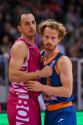 easyCredit BBL, Telekom Baskets Bonn vs ratiopharm ulm, 29 09 2021 Karsten Tadda Telekom Baskets Bonn, 9 , Per Günther ratiopharm ulm, 6 , easyCredit BBL, Telekom Baskets Bonn vs ratiopharm ulm on 29 09 2021 at Telekom Dome Bonn, Bonn Nordrhein Westfalen Copyright: xBEAUTIFULxSPORTS Mueller-Laschetx