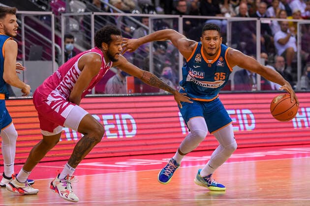 easyCredit BBL, Telekom Baskets Bonn vs ratiopharm ulm, 29 09 2021 Karim Jallow ratiopharm ulm, 35 , Justin Gorham Telekom Baskets Bonn, 4 , easyCredit BBL, Telekom Baskets Bonn vs ratiopharm ulm on 29 09 2021 at Telekom Dome Bonn, Bonn Nordrhein Westfalen Copyright: xBEAUTIFULxSPORTS Mueller-Laschetx