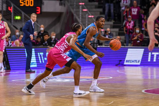 easyCredit BBL, Telekom Baskets Bonn vs ratiopharm ulm, 29 09 2021 Semaj Christon ratiopharm ulm, 0 , Parker Jackson Cartwright Telekom Baskets Bonn, 33 , easyCredit BBL, Telekom Baskets Bonn vs ratiopharm ulm on 29 09 2021 at Telekom Dome Bonn, Bonn Nordrhein Westfalen Copyright: xBEAUTIFULxSPORTS Mueller-Laschetx