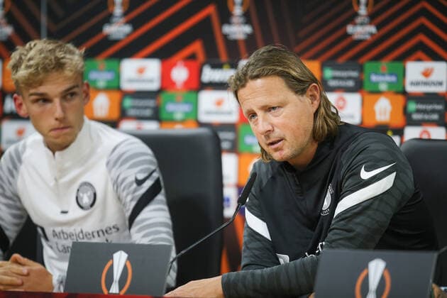 FOOTBALL - The coach Bo Henriksen and Gustav Isaksen of FC Midtjylland, during the press conference, PK, Pressekonferenz before the Europa League match with SC Braga. Estadio Muncipal de Braga, Portugal, 29th September 2021. Photo: IMAGO Pedro Benavente - PUBXNOTXINXPORTUGAL PEDRO BENAVENTE