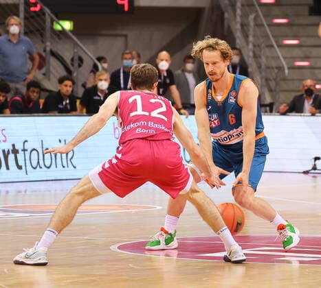 Skyler Bowlin TB Bonn 12 and Per Guenther Ratiopharm Ulm , Telekom Baskets Bonn vs Ratiopharm Ulm, Basketball, 1 Easy Credit Bundesliga, 2 Matchday, 29 09 2021, Telekom Baskets Bonn vs Ratiopharm Ulm, Basketball, 1 Easy Credit Bundesliga, 2 Matchday, 29 09 2021, Photo EIBNER Joerg Niebergall Bonn Copyright: xJoergxNiebergall Eibner-Pressefox EP_JNL
