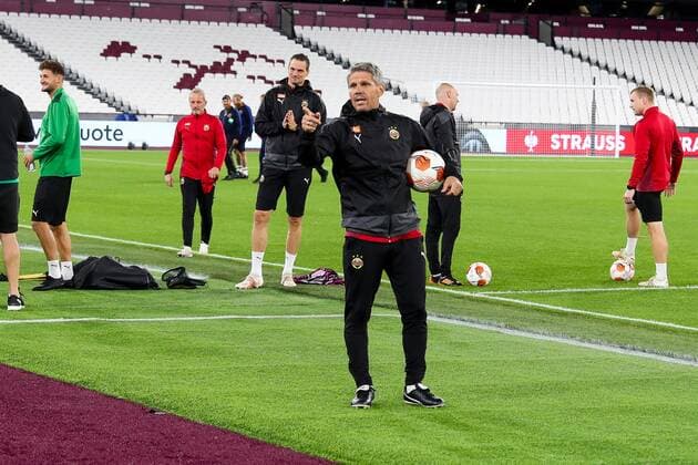SOCCER - UEFA EL, West Ham vs Rapid LONDON,ENGLAND,29.SEP.21 - SOCCER - UEFA Europa League, group stage, West Ham United vs SK Rapid Wien, preview, training Rapid. Image shows head coach Dietmar Kuehbauer (Rapid).  GEPAxpictures xPhilippxBrem
