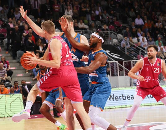 Tim Hasbargen TB Bonn 24 , Telekom Baskets Bonn vs Ratiopharm Ulm, Basketball, 1 Easy Credit Bundesliga, 2 Matchday, 29 09 2021, Telekom Baskets Bonn vs Ratiopharm Ulm, Basketball, 1 Easy Credit Bundesliga, 2 Matchday, 29 09 2021, Photo EIBNER Joerg Niebergall Bonn Copyright: xJoergxNiebergall Eibner-Pressefox EP_JNL