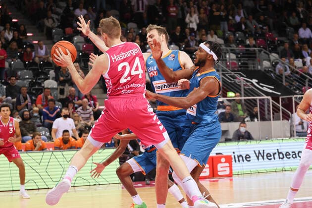Tim Hasbargen TB Bonn 24 and Philipp Herkenhoff Ulm 14 , Telekom Baskets Bonn vs Ratiopharm Ulm, Basketball, 1 Easy Credit Bundesliga, 2 Matchday, 29 09 2021, Telekom Baskets Bonn vs Ratiopharm Ulm, Basketball, 1 Easy Credit Bundesliga, 2 Matchday, 29 09 2021, Photo EIBNER Joerg Niebergall Bonn Copyright: xJoergxNiebergall Eibner-Pressefox EP_JNL