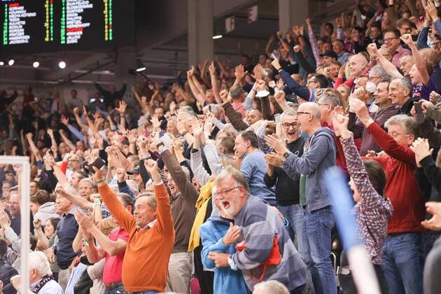 Bonn fans cheer, Telekom Baskets Bonn vs Ratiopharm Ulm, Basketball, 1 Easy Credit Bundesliga, 2 Matchday, 29 09 2021, Telekom Baskets Bonn vs Ratiopharm Ulm, Basketball, 1 Easy Credit Bundesliga, 2 Matchday, 29 09 2021, Photo EIBNER Joerg Niebergall Bonn Copyright: xJoergxNiebergall Eibner-Pressefox EP_JNL