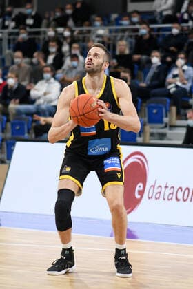 Jonas Wohlfarth Bottermann MHP Riesen Ludwigsburg on the ball, GER, Academics Heidelberg vs MHP Riesen Ludwigsburg, 29 09 2021, 2 match day easycredit Basketball Bundesliga, season 2021 2022 GER, Academics Heidelberg vs MHP Riesen Ludwigsburg, 29 09 2021, 2 match day easycredit Basketball Bundesliga, season 2021 2022 Heidelberg Copyright: xEibner MichaelxMemmlerx EP_MMR