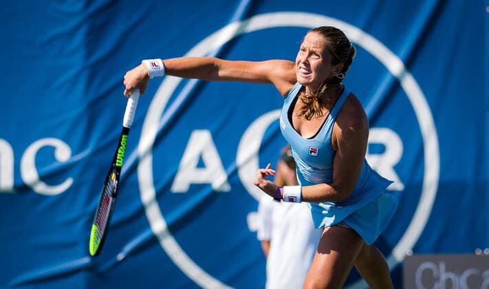 Mandatory Credit: Photo by Rob Prange Shutterstock (12471255bv) Shelby Rogers of the United States in action during the second round of the 2021 Chicago Fall Tennis Classic WTA, Tennis Damen 500 tennis tournament Chicago Fall Tennis Classic 2021, Tennis, Chicago, USA - 29 Sep 2021 Chicago Fall Tennis Classic 2021, Tennis, Chicago, USA - 29 Sep 2021  Copyright: xRobxPrange Shutterstockx 12471255bv