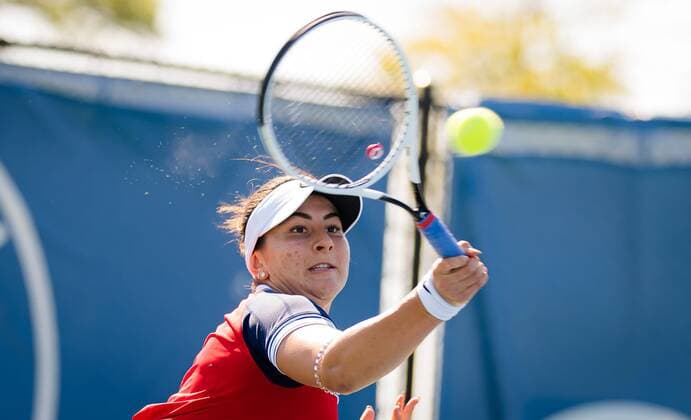 Mandatory Credit: Photo by Rob Prange Shutterstock (12471255bo) Bianca Andreescu of Canada in action during the second round of the 2021 Chicago Fall Tennis Classic WTA, Tennis Damen 500 tennis tournament Chicago Fall Tennis Classic 2021, Tennis, Chicago, USA - 29 Sep 2021 Chicago Fall Tennis Classic 2021, Tennis, Chicago, USA - 29 Sep 2021  Copyright: xRobxPrange Shutterstockx 12471255bo