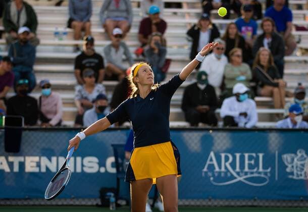 Mandatory Credit: Photo by Rob Prange Shutterstock (12471255dx) Victoria Azarenka of Belarus in action during the second round at the 2021 Chicago Fall Tennis Classic WTA, Tennis Damen 500 tennis tournament Chicago Fall Tennis Classic 2021, Tennis, Chicago, USA - 29 Sep 2021 Chicago Fall Tennis Classic 2021, Tennis, Chicago, USA - 29 Sep 2021  Copyright: xRobxPrange Shutterstockx 12471255dx