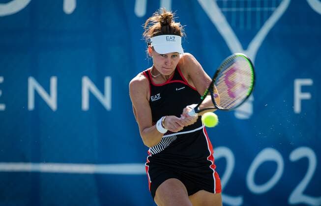 Mandatory Credit: Photo by Rob Prange Shutterstock (12471255dy) Veronika Kudermetova of Russia in action during the second round at the 2021 Chicago Fall Tennis Classic WTA, Tennis Damen 500 tennis tournament Chicago Fall Tennis Classic 2021, Tennis, Chicago, USA - 29 Sep 2021 Chicago Fall Tennis Classic 2021, Tennis, Chicago, USA - 29 Sep 2021  Copyright: xRobxPrange Shutterstockx 12471255dy
