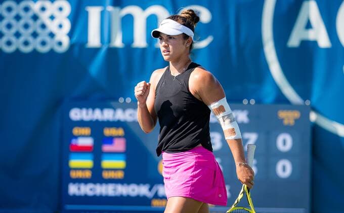 Mandatory Credit: Photo by Rob Prange Shutterstock (12471255eg) Alexa Guarachi of Chile & Desirae Krawczyk of the United States playing doubles at the 2021 Chicago Fall Tennis Classic WTA, Tennis Damen 500 tennis tournament Chicago Fall Tennis Classic 2021, Tennis, Chicago, USA - 29 Sep 2021 Chicago Fall Tennis Classic 2021, Tennis, Chicago, USA - 29 Sep 2021  Copyright: xRobxPrange Shutterstockx 12471255eg