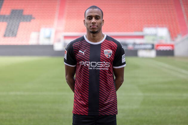 2 BL FC Ingolstadt 04 portrait shooting, team photo, Yassin Ben Balla 28, FCI 2 Bundesliga FC Ingolstadt 04 season 2021 2022