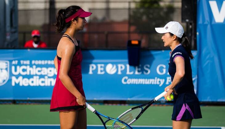 Mandatory Credit: Photo by Rob Prange Shutterstock (12471256aa) Shuko Aoyama & Ena Shibahara of Japan playing doubles at the 2021 Chicago Fall Tennis Classic WTA, Tennis Damen 500 tennis tournament Chicago Fall Tennis Classic 2021, Tennis, Chicago, USA - 30 Sep 2021 Chicago Fall Tennis Classic 2021, Tennis, Chicago, USA - 30 Sep 2021  Copyright: xRobxPrange Shutterstockx 12471256aa