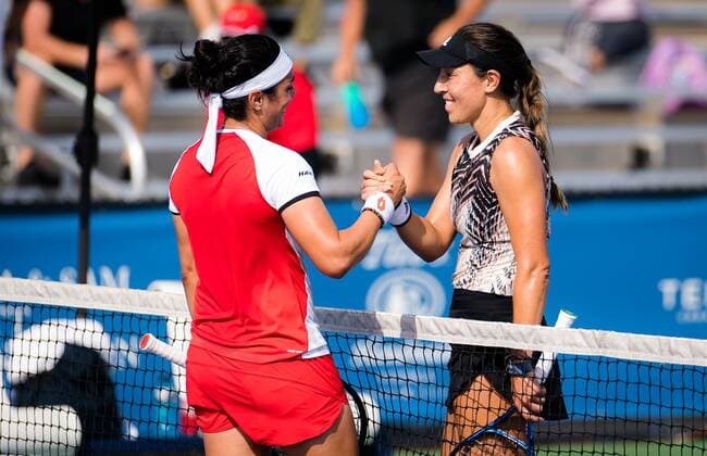 Mandatory Credit: Photo by Rob Prange Shutterstock (12471256ae) Ons Jabeur of Tunisia & Jessica Pegula of the United States at the net after the third round of the 2021 Chicago Fall Tennis Classic WTA, Tennis Damen 500 tennis tournament Chicago Fall Tennis Classic 2021, Tennis, Chicago, USA - 30 Sep 2021 Chicago Fall Tennis Classic 2021, Tennis, Chicago, USA - 30 Sep 2021  Copyright: xRobxPrange Shutterstockx 12471256ae