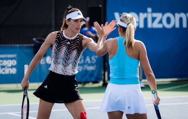 Mandatory Credit: Photo by Rob Prange Shutterstock (12471256av) Andrea Petkovic of Germany playing doubles with partner Kveta Peschke at the 2021 Chicago Fall Tennis Classic WTA, Tennis Damen 500 tennis tournament Chicago Fall Tennis Classic 2021, Tennis, Chicago, USA - 30 Sep 2021 Chicago Fall Tennis Classic 2021, Tennis, Chicago, USA - 30 Sep 2021  Copyright: xRobxPrange Shutterstockx 12471256av