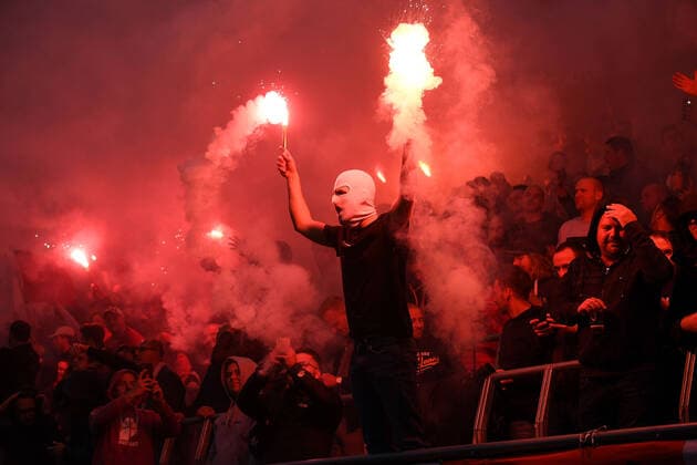 30 09 2021, xjhx, football UEFA Europa League, Royal Antwerp Eintracht Frankfurt emspor, v l fans RSC Antwerp end pyrotechnics, Bengalos, Boeller DFL DFB REGULATES PROHIBIT ANY USE OF PHOTOGRAPHS as IMAGE SEQUENCES and or QUASI VIDEO Antwerp