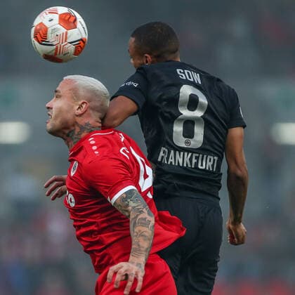 Djibril Sow Eintracht Frankfurt, 08 on the ball, in action BEL, Royal Antwerp Antwerpen FC vs Eintracht Frankfurt, UEFA Europa League Group D, Group Stage, Season 2021 2022, 30 09 2021, , DFB DFL regulations prohibit any use of photographs as image sequences and or quasi video , BEL, Royal Antwerp Antwerpen FC vs Eintracht Frankfurt, UEFA Europa League Group D, Group Stage, Season 2021 2022, 30 09 2021 Antwerp Copyright: xEibner-Pressefoto GabrielxBoiax EP_GBA