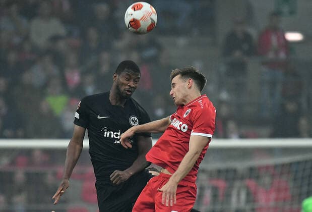 30 09 2021, xjhx, football UEFA Europa League, Royal Antwerp Eintracht Frankfurt emspor, v l Almamy Toure Eintracht Frankfurt Johannes Eggestein Royal Antwerp header duel header duel DFL DFB REGULATIONS PROHIBIT ANY USE OF PHOTOGRAPHS AS IMAGE SEQUENCES AND OR QUASI VIDEO Antwerp