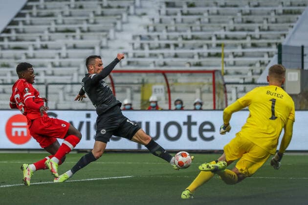 Filip Kostic Eintracht Frankfurt, 10 on the ball, in action, BEL, Royal Antwerp Antwerpen FC vs Eintracht Frankfurt, UEFA Europa League Group D, group stage, season 2021 2022, 30 09 2021, , DFB DFL regulations prohibit any use of photographs as image sequences and or quasi video , BEL, Royal Antwerp Antwerpen FC vs Eintracht Frankfurt, UEFA Europa League Group D, group stage, season 2021 2022, 30 09 2021 Antwerp Copyright: xEibner-Pressefoto GabrielxBoiax EP_GBA