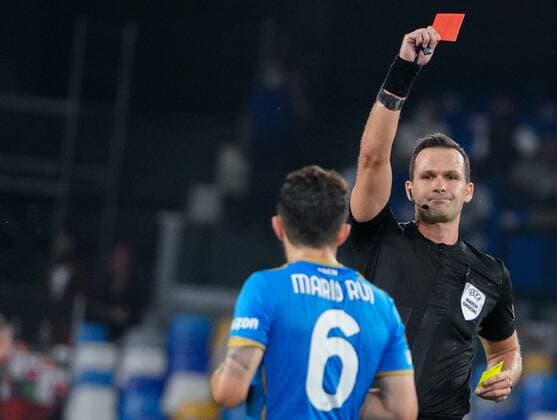 6663017 30.09.2021 Main referee Ivan Kruglyak shows a red card to Napoli s Mario Rui during the Europa League soccer match between Napoli and Spartak Moscow, at Diego Armando Maradona stadium, in Naples, Italy. Alexander Vilf Sputnik Italy Soccer Europa League Napoli - Spartak  bcbb891fa25568eb