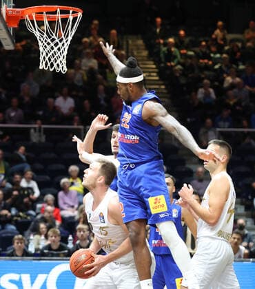 Löwen Braunschweig vs MBC, BBL Braunschweig, 30 09 2021, BASKETBALL easyCredit BBL Basketball Bundesliga, Löwen Braunschweig vs SYNTAINICS MBC, season 2021 22 Martin Peterka Löwen Braunschweig , Chris Coffey MBC Braunschweig