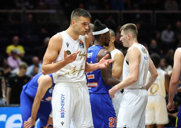 Löwen Braunschweig vs MBC, BBL Braunschweig, 30 09 2021, BASKETBALL easyCredit BBL Basketball Bundesliga, Löwen Braunschweig vs SYNTAINICS MBC, season 2021 22 Benedikt Turudic Löwen Braunschweig Braunschweig