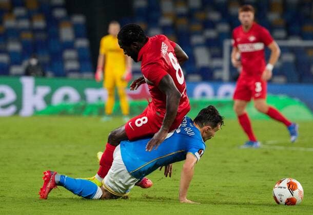 6663020 30.09.2021 Spartak s Victor Moses, left, and Napoli s Mario Rui struggle for a ball during the Europa League soccer match between Napoli and Spartak Moscow, at Diego Armando Maradona stadium, in Naples, Italy. Alexander Vilf Sputnik Italy Soccer Europa League Napoli - Spartak  316a55fd251314c9