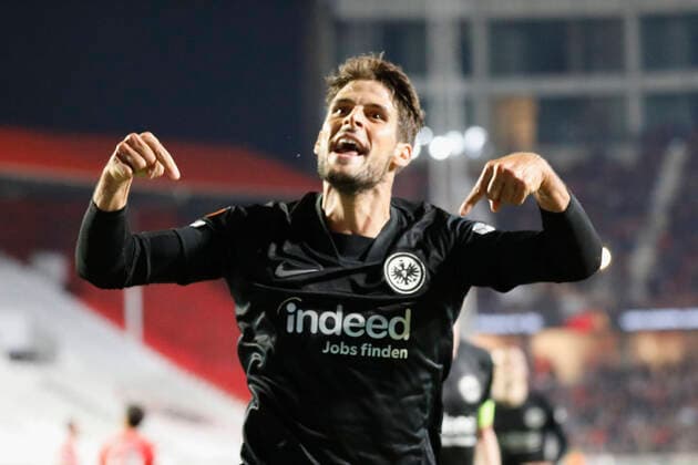 30 09 2021, Football, Europa League, 2021 2022, Royal Antwerpen Eintracht Frankfurt, BEL, Antwerp, Bosuilstadion picture v li goal scorer Goncalo Paciencia Eintracht Frankfurt , cheering after scoring the 1 0 goal, cheering, cheering, cheering, emotions Copyright: HMBxMedia xHeikoxBecker