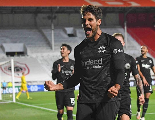 30 09 2021, xjhx, football UEFA Europa League, Royal Antwerp Eintracht Frankfurt emspor, v l goal cheer after celebrating the goal celebrate 0 1 by Goncalo Paciencia Eintracht Frankfurt DFL DFB REGULATIONS PROHIBIT ANY USE OF PHOTOGRAPHS as IMAGE SEQUENCES and or QUASI VIDEO Antwerp