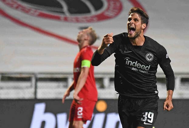 30 09 2021, xjhx, football UEFA Europa League, Royal Antwerp Eintracht Frankfurt emspor, v l goal cheer after celebrating the goal celebrate 0 1 by Goncalo Paciencia Eintracht Frankfurt DFL DFB REGULATIONS PROHIBIT ANY USE OF PHOTOGRAPHS as IMAGE SEQUENCES and or QUASI VIDEO Antwerp