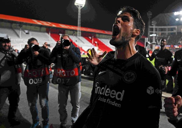 30 09 2021, xjhx, football UEFA Europa League, Royal Antwerp Eintracht Frankfurt emspor, v l goal cheer after celebrating the goal celebrate 0 1 by Goncalo Paciencia Eintracht Frankfurt DFL DFB REGULATIONS PROHIBIT ANY USE OF PHOTOGRAPHS as IMAGE SEQUENCES and or QUASI VIDEO Antwerp